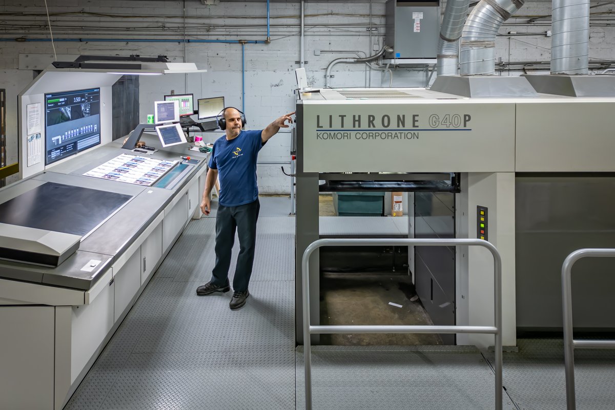 Operator at the press console at Solo Printing in Miami